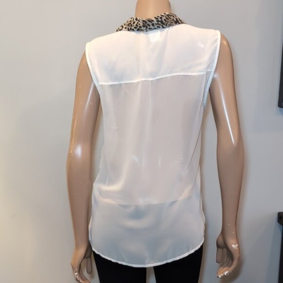 3/$20 Vero Moda Sheer Sleeveless Blouse Buttoned White Leopard Collar Size Large - Picture 6 of 9